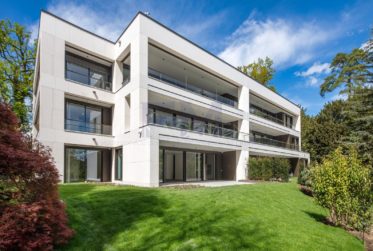 3 Bedrooms Flat, Custom built flat