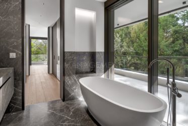 3 Bedrooms Flat, Custom built flat
