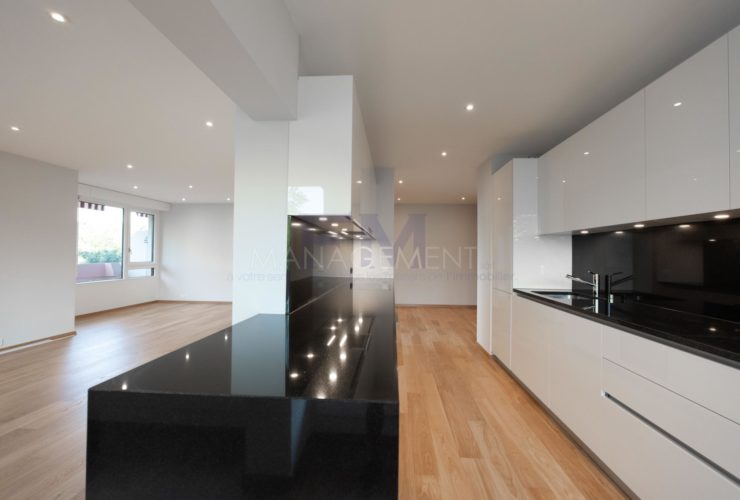 4 Bedrooms Flat
