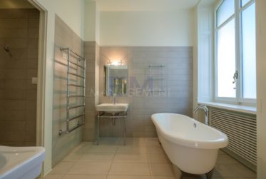 Bd des Tranchées, 9 pièces,en Rez-jardin, env. 310m2