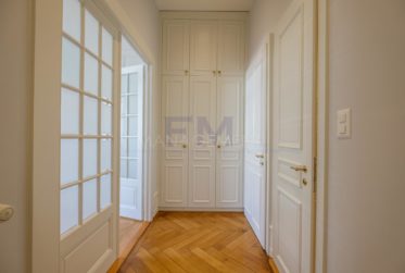 Bd des Tranchées, 9 pièces,en Rez-jardin, env. 310m2
