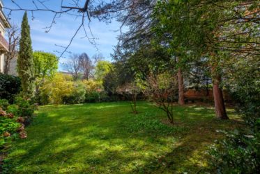 Bd des Tranchées, 9 pièces,en Rez-jardin, env. 310m2