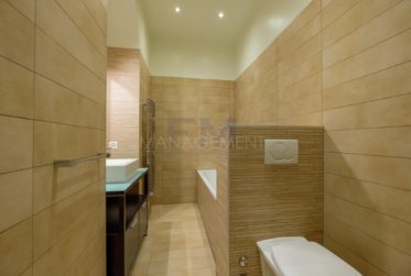 Bd des Tranchées, 9 pièces,en Rez-jardin, env. 310m2
