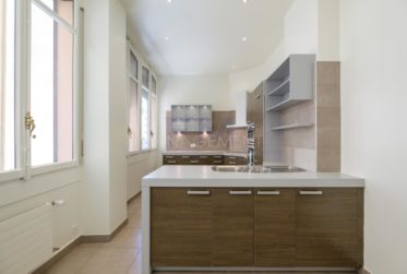 Bd des Tranchées, 9 pièces,en Rez-jardin, env. 310m2