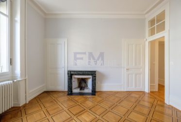 Bd des Tranchées, 9 pièces,en Rez-jardin, env. 310m2