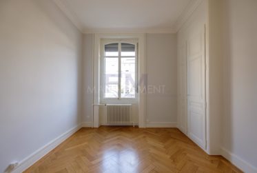 Bd des Tranchées, 9 pièces,en Rez-jardin, env. 310m2