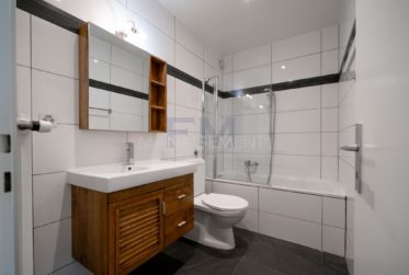 3 Bedrooms Flat