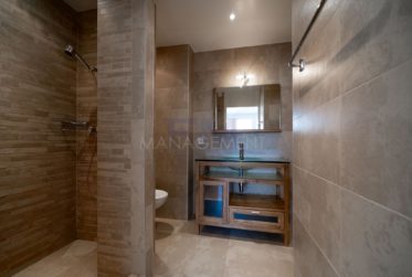 3 Bedrooms Flat