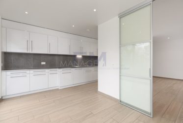 5 Bedrooms Flat