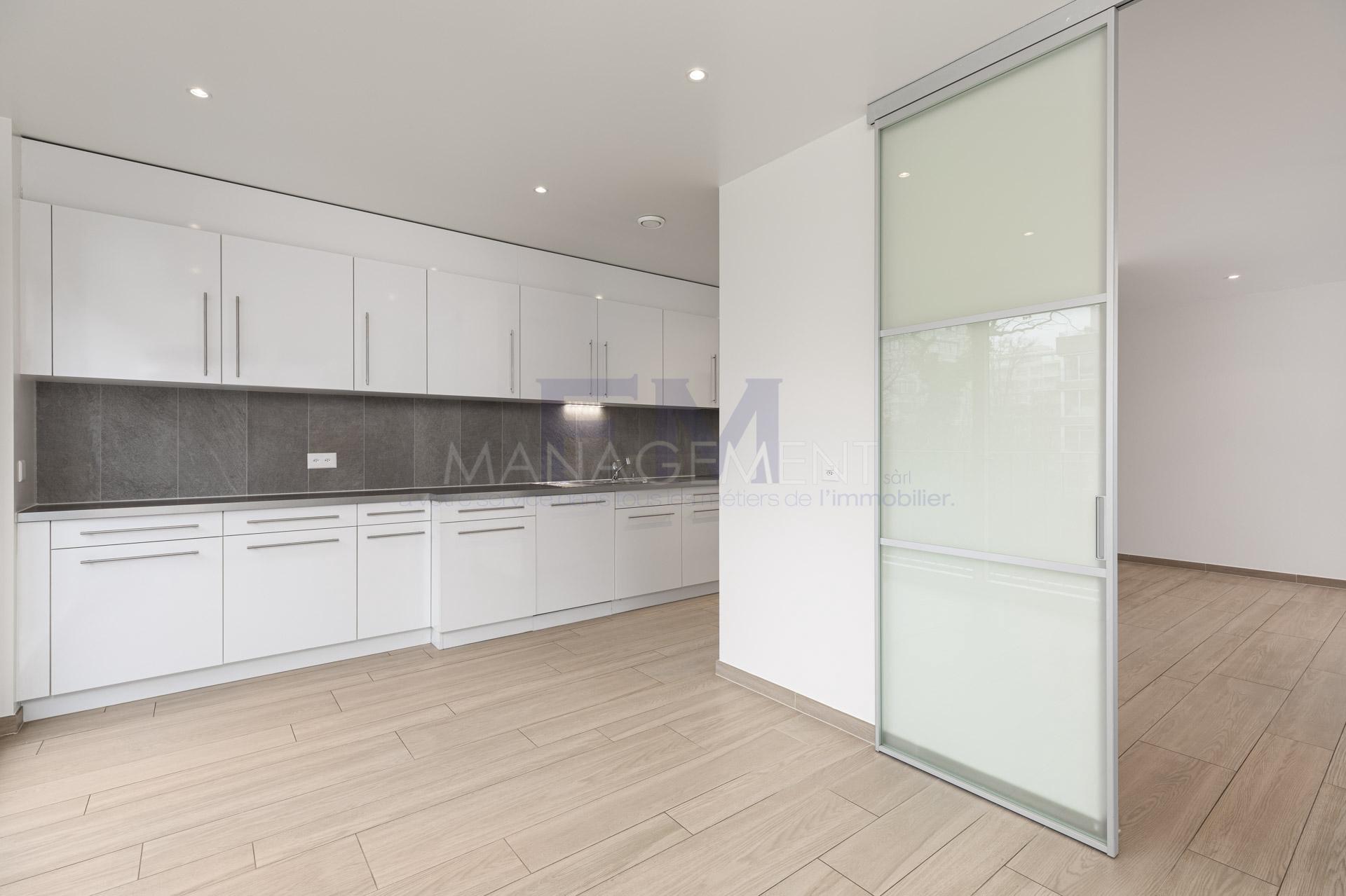 5 Bedrooms Flat