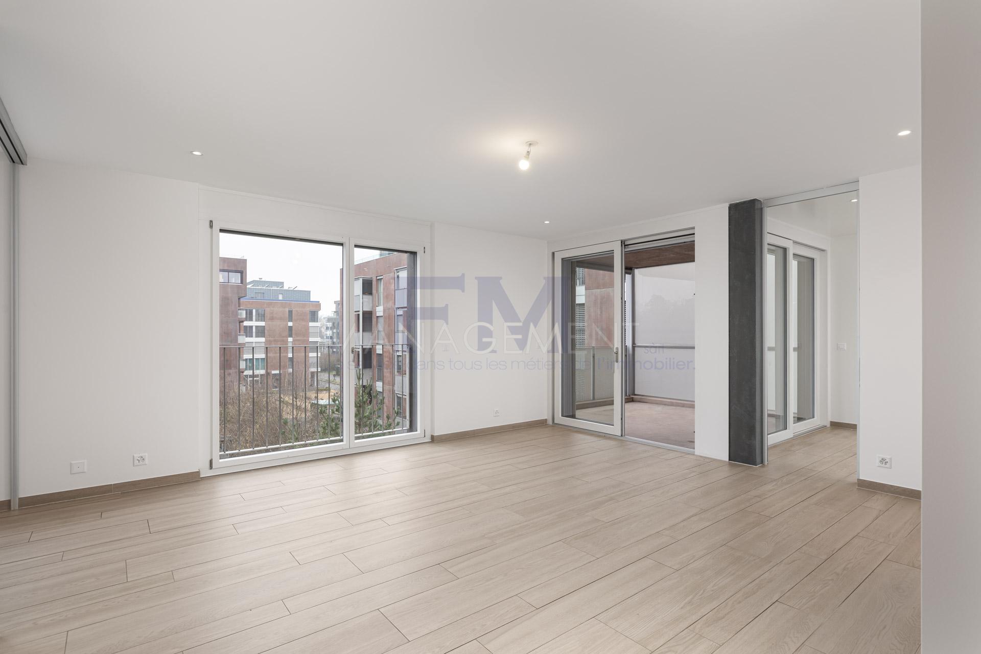 5 Bedrooms Flat
