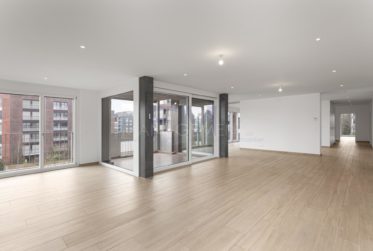 5 Bedrooms Flat