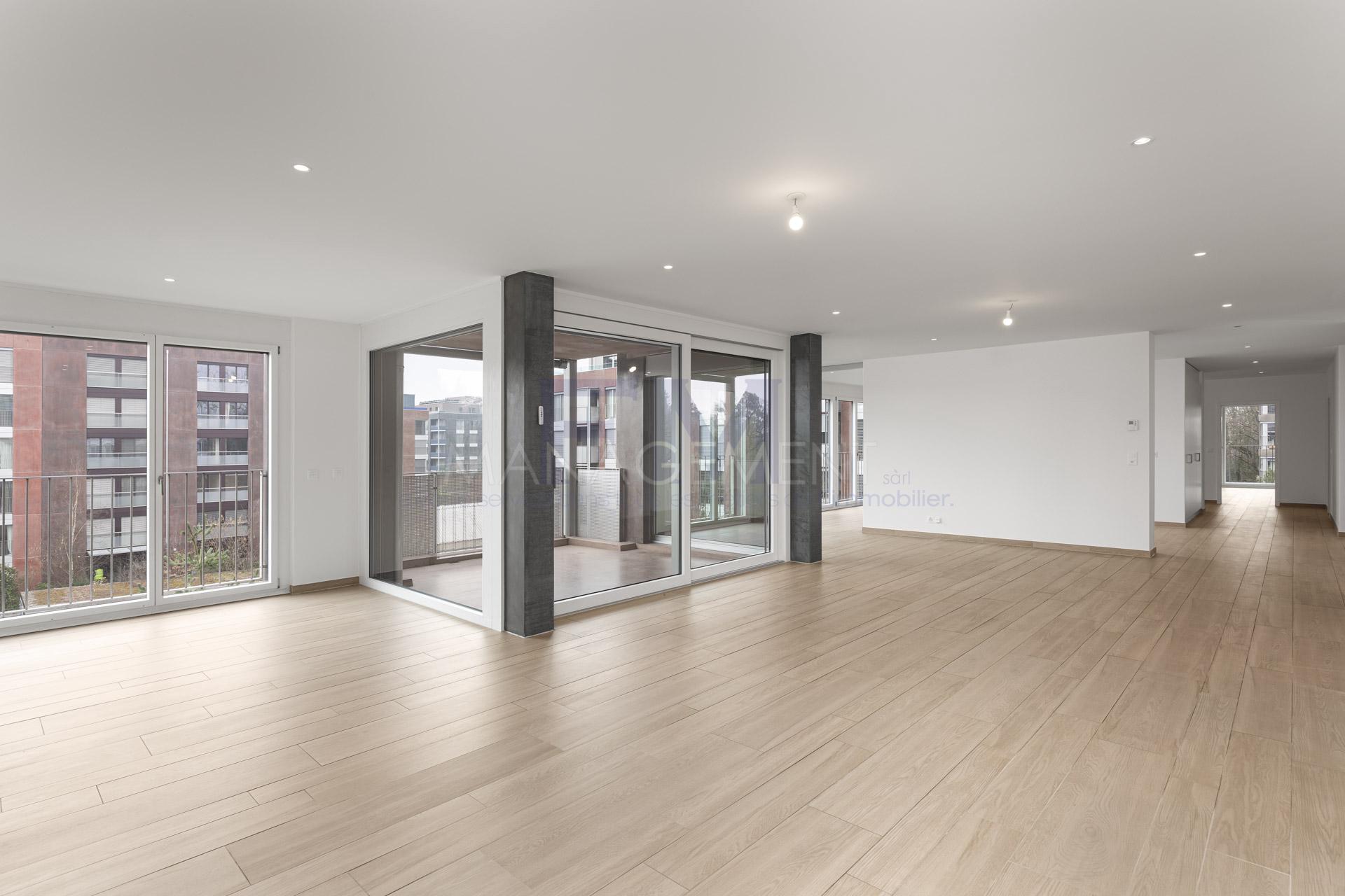 5 Bedrooms Flat