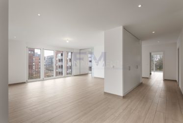 5 Bedrooms Flat