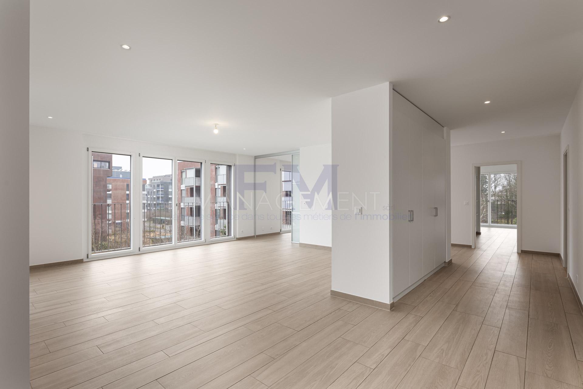 5 Bedrooms Flat