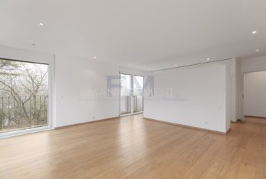 5 Bedrooms Flat