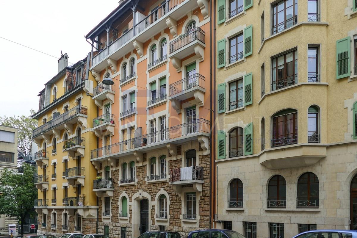 2 Bedrooms Flat