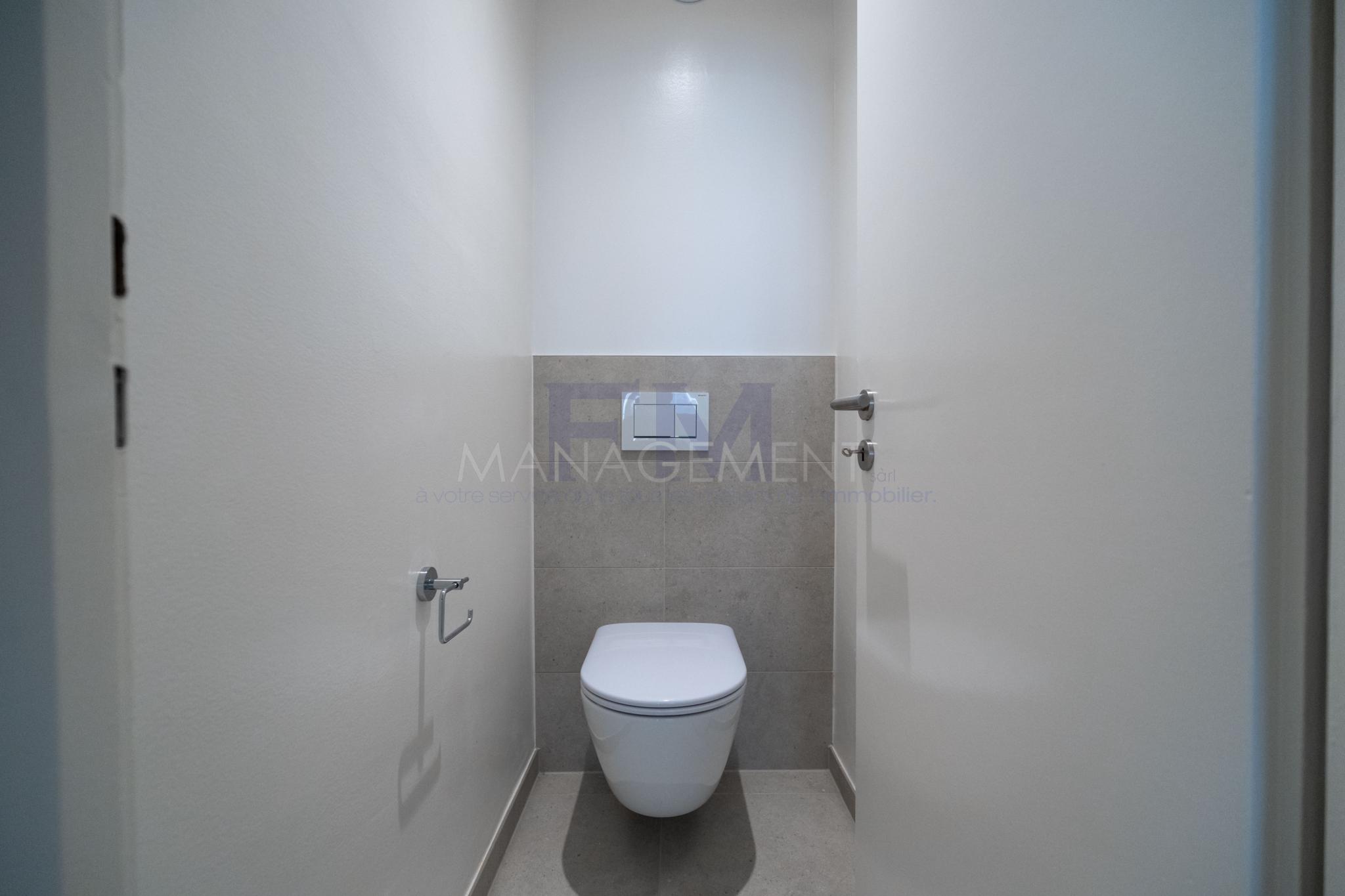 2 Bedrooms Flat