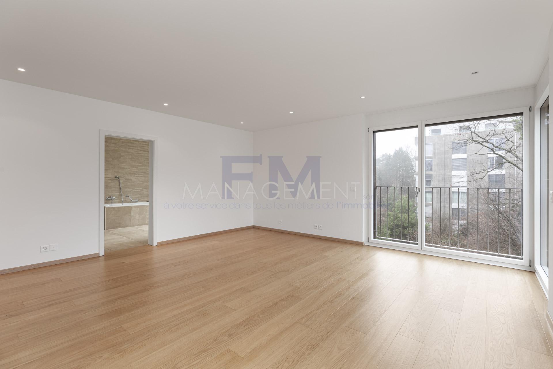 5 Bedrooms Flat
