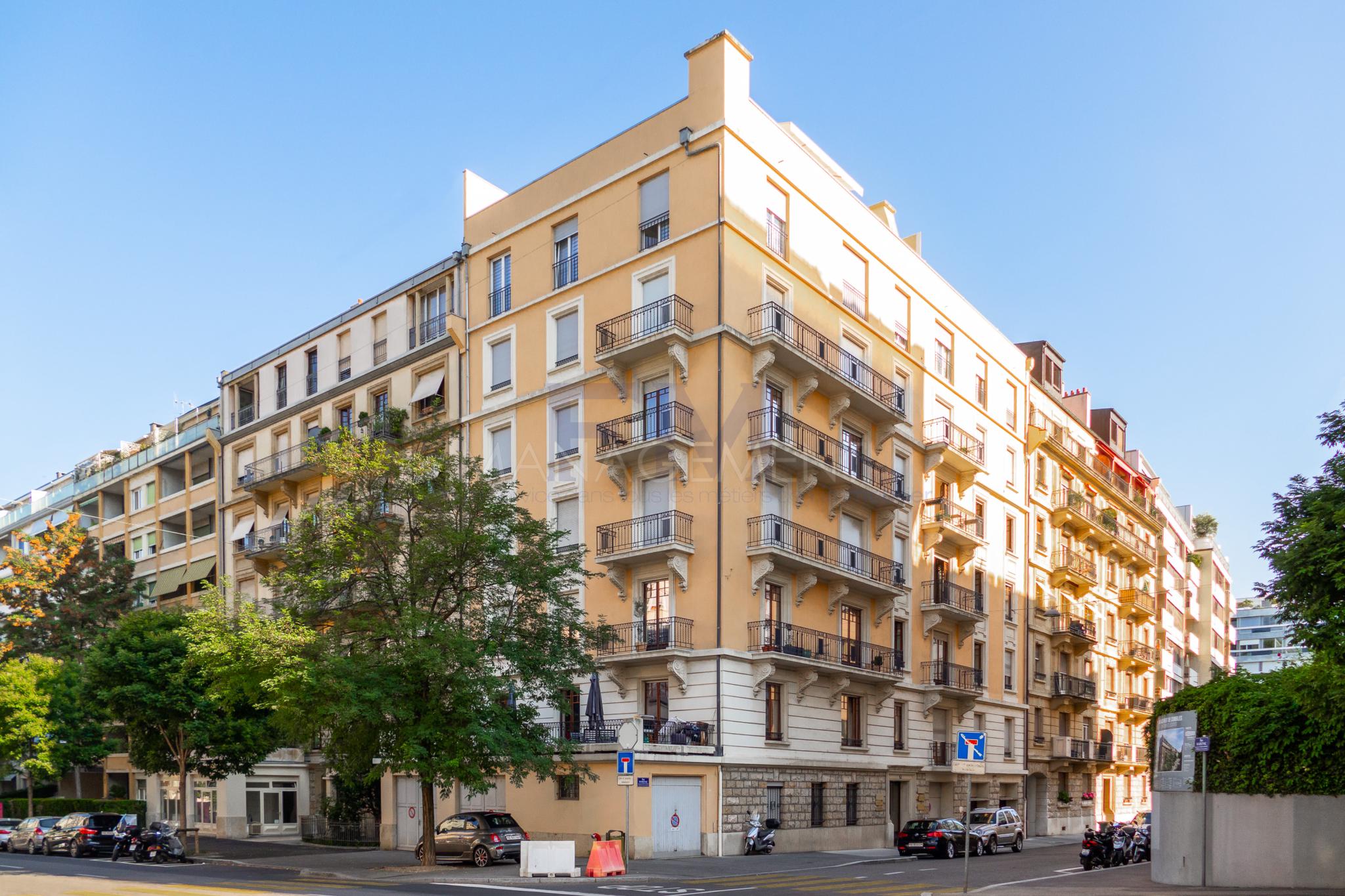 2 Bedrooms Flat