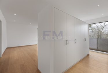 5 Bedrooms Flat