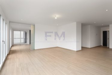 5 Bedrooms Flat