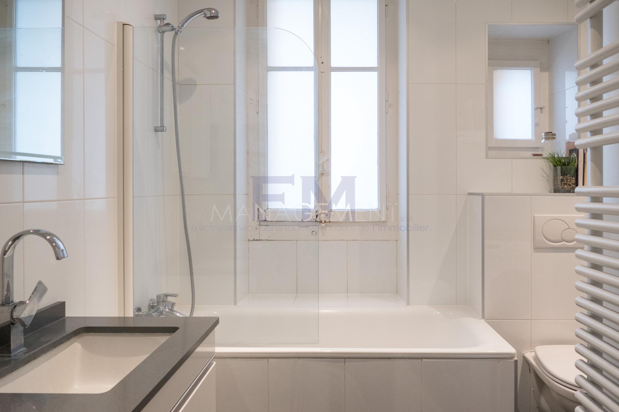 2 Bedrooms Flat