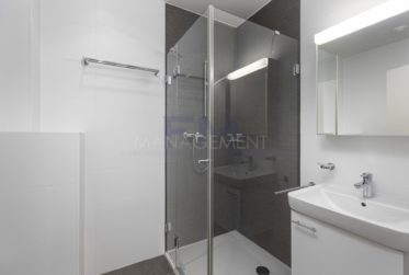 5 Bedrooms Flat
