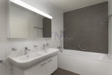 5 Bedrooms Flat