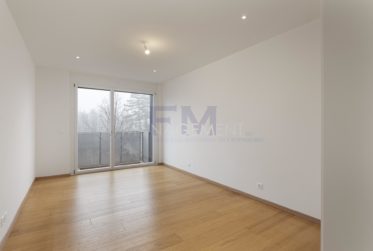 5 Bedrooms Flat