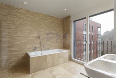 5 Bedrooms Flat