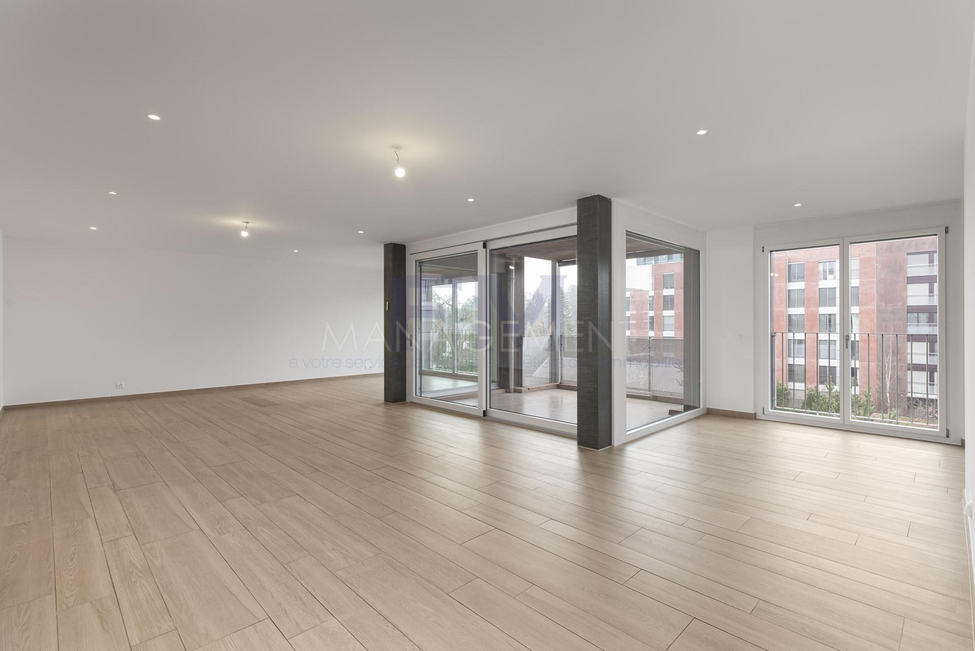5 Bedrooms Flat