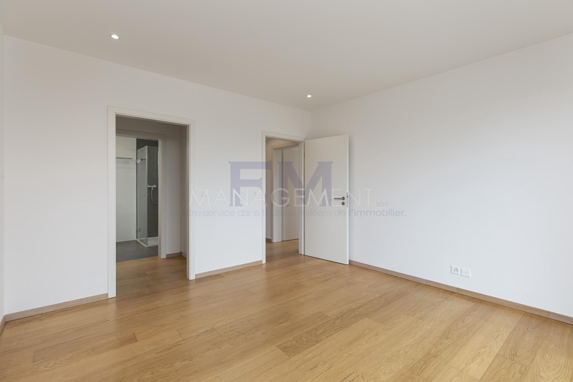 5 Bedrooms Flat