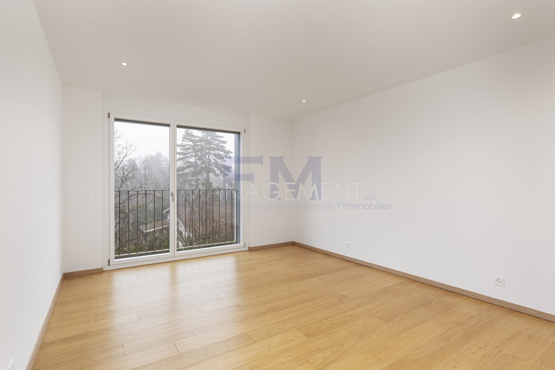 5 Bedrooms Flat