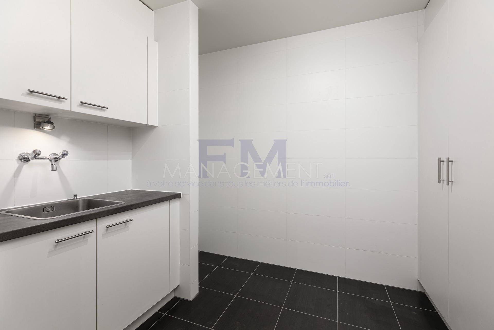 5 Bedrooms Flat