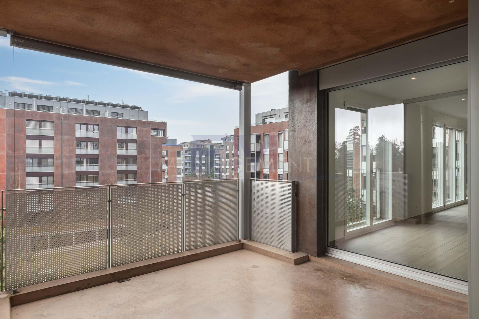 5 Bedrooms Flat