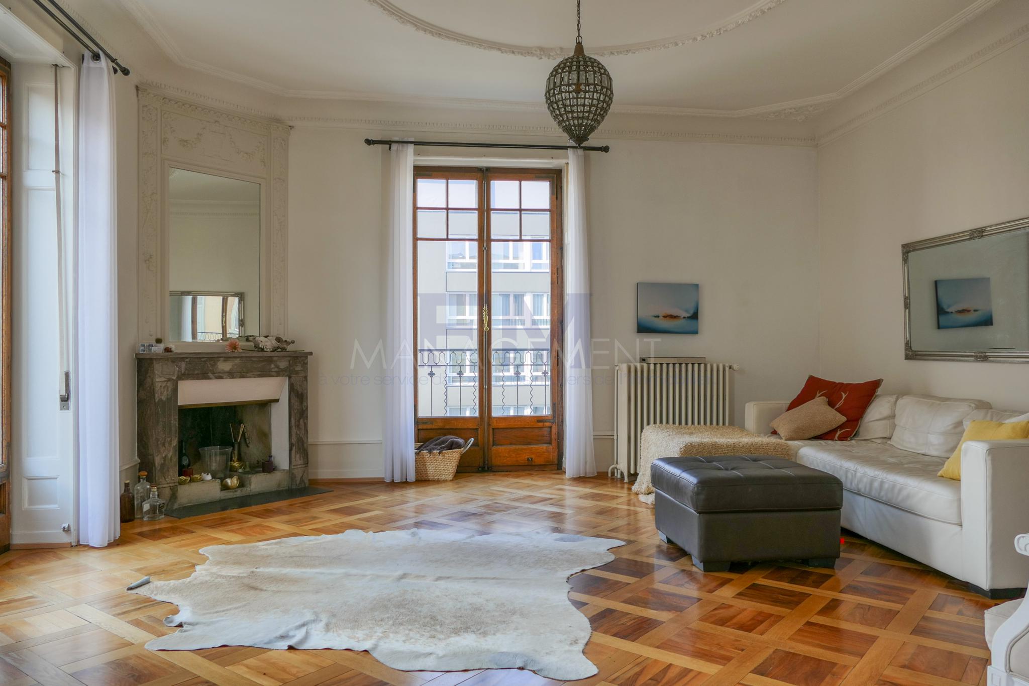2 Bedrooms Flat