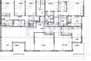 5 Bedrooms Flat