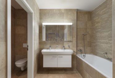 5 Bedrooms Flat