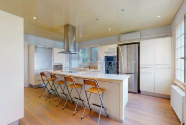 Ch. de Marclay, Vandoeuvres, villa ind., 9 pcs, env. 350 m2