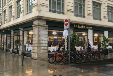 Rue de Lausanne - Arcades d'environ 196m2/PPE