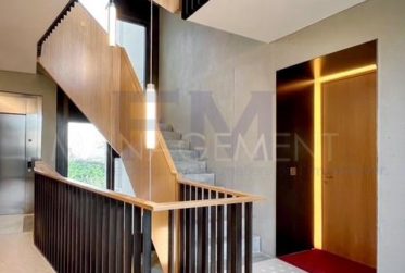 3 Bedrooms Flat, Custom built flat
