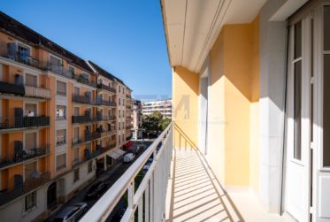3 Bedrooms Flat
