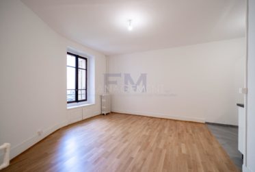 Carouge - Rue des Caroubiers - Appartement 2 pièces d'environ 47m2 au rez-de-chaussée