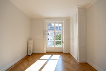 Rue Barthélemy-Menn – 5,5 pièces d'environ 113 m² au 2ème étage