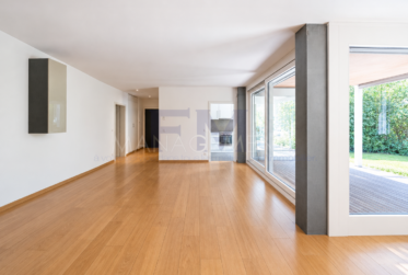 Chemin du Velours - 5 pièces d'env. 145 m² au rez-de-chaussée