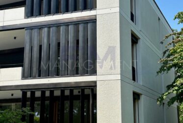 Pregny-Chambésy – Appartement en duplex de 5 pièces avec rez inférieur habitable, grandes terrasses et jardin traversant